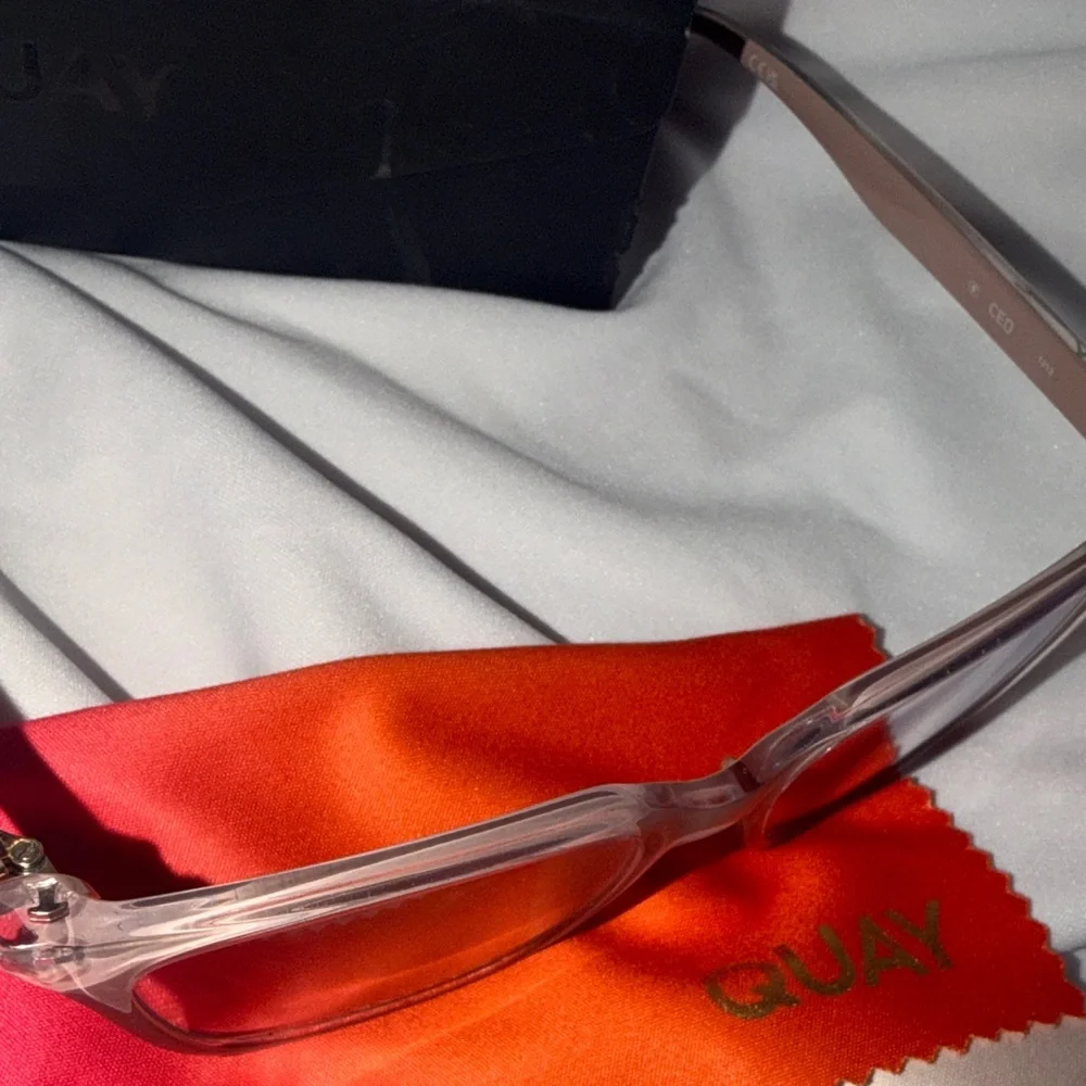 Quay Pink Transparent frames